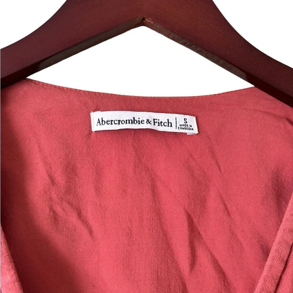 Abercrombie and Fitch A&F Flutter Sleeve Tie-Front Top- Rust Size Small - Picture 3 of 5